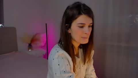 Snapshot of laura__leee chatting on 02-26-25, 06:04 Laura online show from 02-26-25, 06:04
