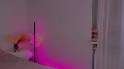 Snapshot of laura__leee chatting on 03-02-25, 06:16 Laura online show from 03-02-25, 06:16