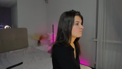 Snapshot of laura__leee chatting on 03-03-25, 10:17 Laura online show from 03-03-25, 10:17
