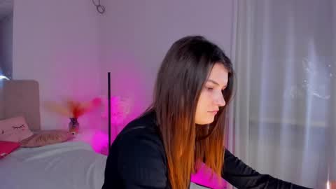 Snapshot of laura__leee chatting on 03-08-25, 06:10 Laura online show from 03-08-25, 06:10
