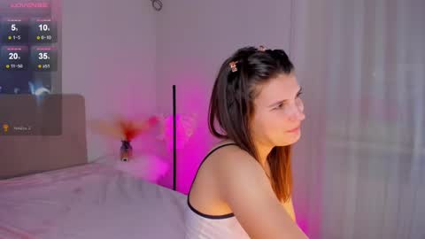 Snapshot of laura__leee chatting on 03-08-25, 09:17 Laura online show from 03-08-25, 09:17