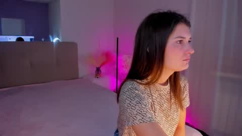 Snapshot of laura__leee chatting on 03-10-25, 06:27 Laura online show from 03-10-25, 06:27