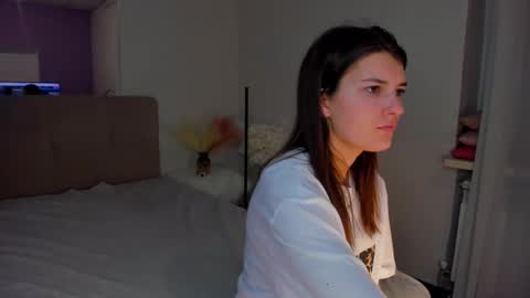 Snapshot of laura__leee chatting on 03-11-25, 06:21 Laura online show from 03-11-25, 06:21