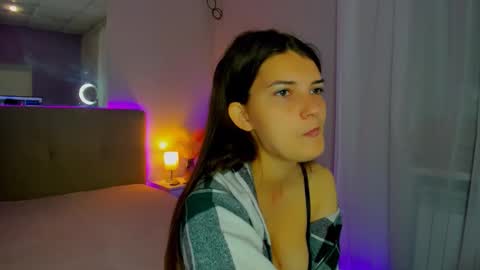 Snapshot of laura__leee chatting on 09-16-25, 05:30 Laura online show from 09-16-25, 05:30
