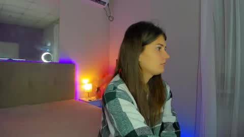 Snapshot of laura__leee chatting on 09-24-25, 05:33 Laura online show from 09-24-25, 05:33