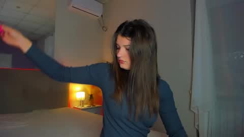 Snapshot of laura__leee chatting on 10-06-25, 05:27 Laura online show from 10-06-25, 05:27