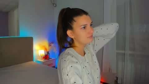 Snapshot of laura__leee chatting on 10-16-25, 05:30 Laura online show from 10-16-25, 05:30