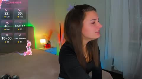Snapshot of laura__leee chatting on 10-17-25, 06:27 Laura online show from 10-17-25, 06:27