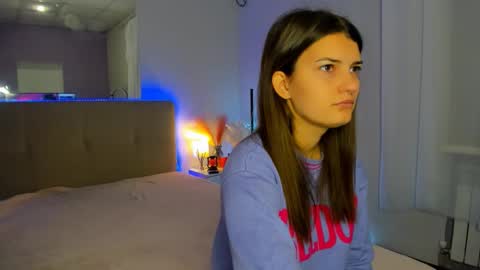 Snapshot of laura__leee chatting on 10-20-25, 05:19 Laura online show from 10-20-25, 05:19