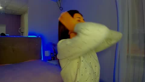 Laura online show from 11-18-25, 06:18