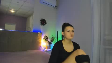 Laura online show from 12-14-25, 06:41