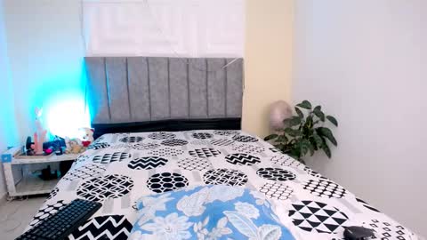 Snapshot of laura_candy02 chatting on 01-19-26, 02:43 LAURA online show from 01-19-26, 02:43