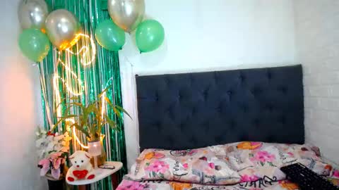 Snapshot of laura_candy02 chatting on 03-17-26, 05:05 LAURA online show from 03-17-26, 05:05