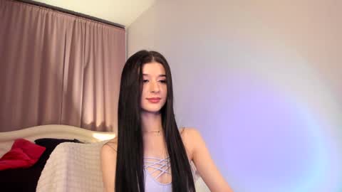 Snapshot of laura_coy chatting on 01-23-25, 08:35 Laura online show from 01-23-25, 08:35