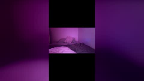 laura online show from 03-08-26, 02:04