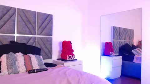 laura_dicardy online show from 11-18-25, 07:40