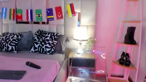 laura_dicardy online show from 06-17-26, 11:23
