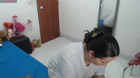 laura_foxx2379 online show from 10-01-25, 01:55