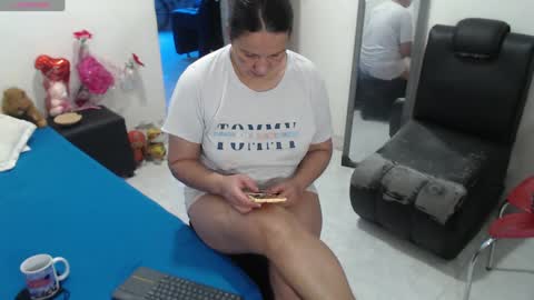 laura_foxx2379 online show from 10-11-25, 04:49