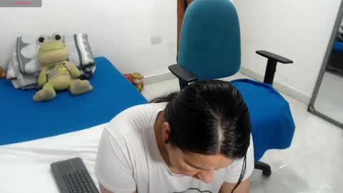 Snapshot of laura_foxx2379 chatting on 07-15-26, 04:23 laura_foxx2379 online show from 07-15-26, 04:23
