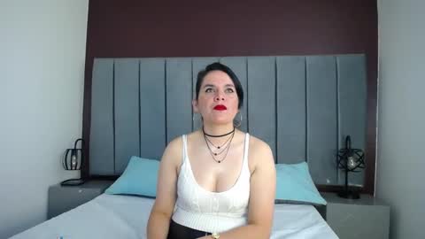 Snapshot of laura_hotties chatting on 03-01-25, 01:18 laura hotties online show from 03-01-25, 01:18