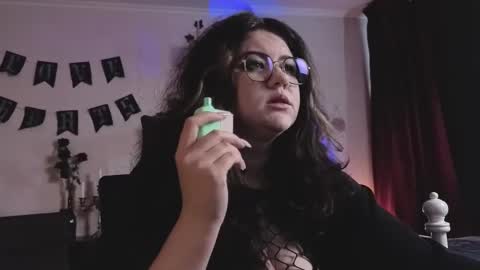 Snapshot of laura_karamazov chatting on 02-19-26, 09:49 Miss Laura online show from 02-19-26, 09:49