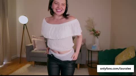 Laura Lee. online show from 02-20-25, 05:44