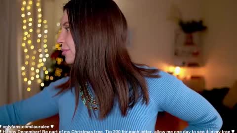 Laura Lee. online show from 12-15-25, 01:54