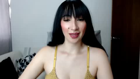 Snapshot of laura_pervert_ chatting on 05-10-26, 06:02 Laura online show from 05-10-26, 06:02