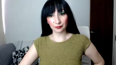 Snapshot of laura_pervert_ chatting on 06-09-26, 10:10 Laura online show from 06-09-26, 10:10