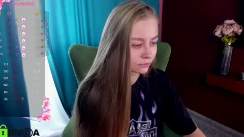 Snapshot of laura_pudd chatting on 01-28-25, 09:41 Laura online show from 01-28-25, 09:41