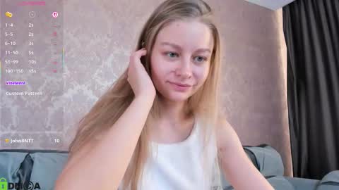 Snapshot of laura_pudd chatting on 10-03-25, 08:33 Laura online show from 10-03-25, 08:33