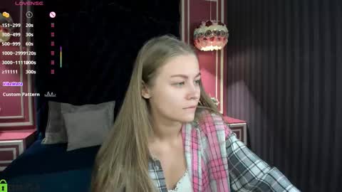 Snapshot of laura_pudd chatting on 12-04-25, 10:46 Laura online show from 12-04-25, 10:46