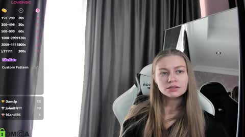 Snapshot of laura_pudd chatting on 12-21-25, 10:11 Laura online show from 12-21-25, 10:11