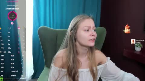 Snapshot of laura_pudd chatting on 02-11-26, 09:58 Laura online show from 02-11-26, 09:58