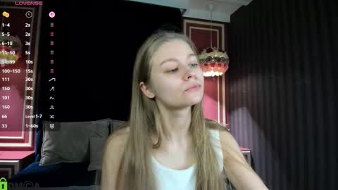 Snapshot of laura_pudd chatting on 02-25-26, 10:14 Laura online show from 02-25-26, 10:14