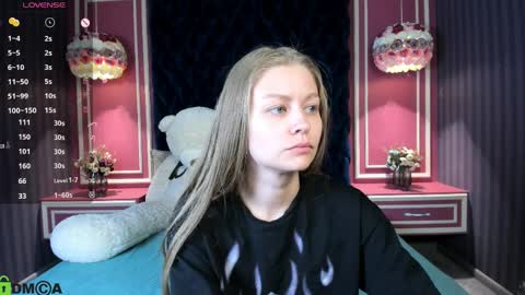 Snapshot of laura_pudd chatting on 04-10-26, 03:06 Laura online show from 04-10-26, 03:06