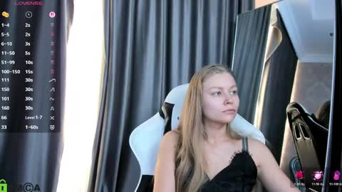 Snapshot of laura_pudd chatting on 04-16-26, 09:54 Laura online show from 04-16-26, 09:54