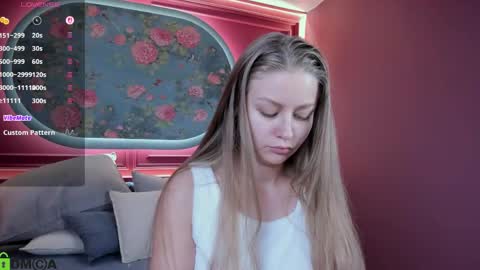 Snapshot of laura_pudd chatting on 05-22-26, 09:59 Laura online show from 05-22-26, 09:59