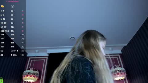 Snapshot of laura_pudd chatting on 05-30-26, 01:19 Laura online show from 05-30-26, 01:19