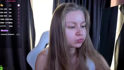 Snapshot of laura_pudd chatting on 06-08-26, 10:04 Laura online show from 06-08-26, 10:04