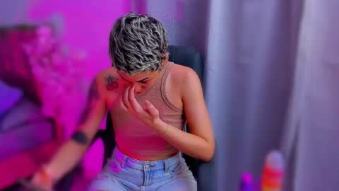 Laura Rose online show from 11-20-25, 03:39