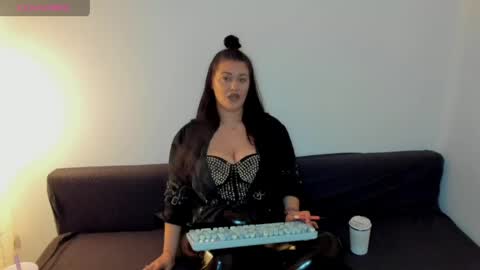 Laura online show from 03-24-26, 08:03