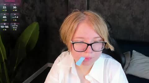 Laura online show from 03-19-26, 02:15