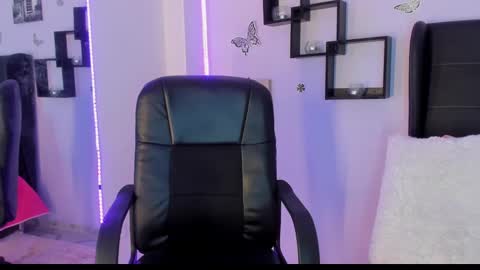 Laura Blue online show from 02-07-25, 01:58