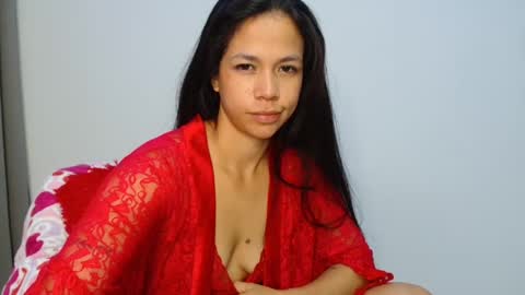 lauracb          online show from 10-12-25, 08:46