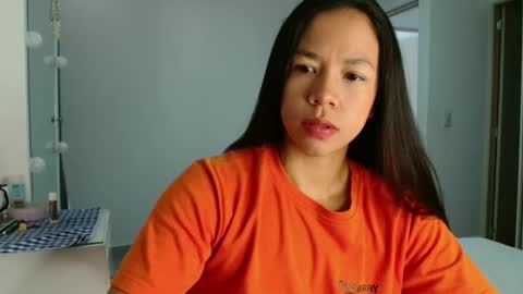 lauracb          online show from 03-26-26, 03:17