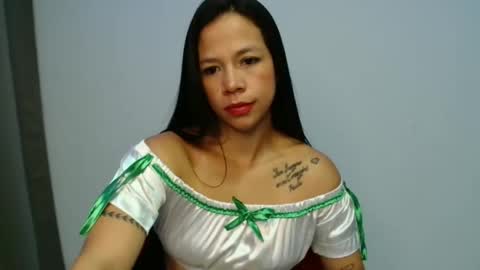 lauracb          online show from 04-16-26, 04:57