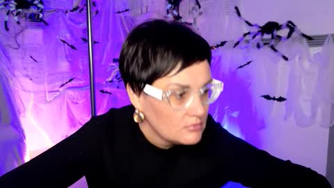 Snapshot of lauradavidsons chatting on 10-16-25, 06:31 lauradavidsons online show from 10-16-25, 06:31