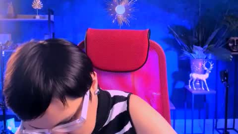 Snapshot of lauradavidsons chatting on 01-15-26, 06:44 lauradavidsons online show from 01-15-26, 06:44